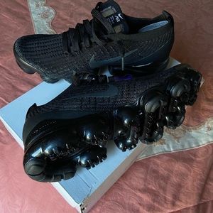 brand new black flyknit vapormax shoes